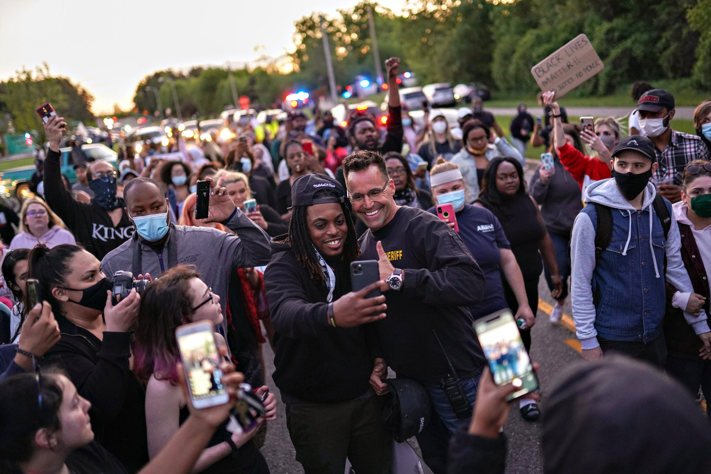PHOTO: Johnie Franklin of Flint Township, Mich., takes a selfie with Genesee County Sheriff Chris Swanson on May 30, 2020.