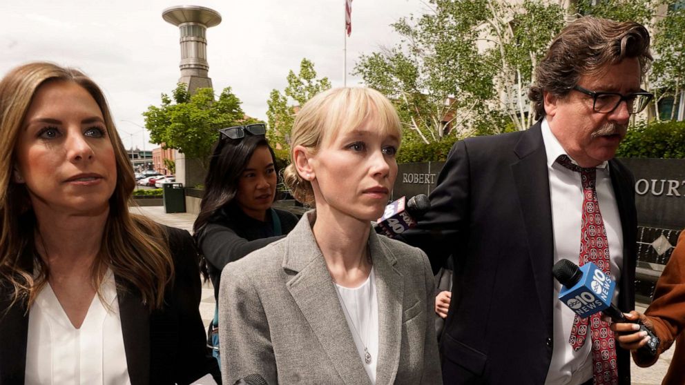 PHOTO: In this April 13, 2022, file photo, Sherri Papini of Redding walks to the federal courthouse accompanied by her attorney, William Portanova, right, in Sacramento, Calif.