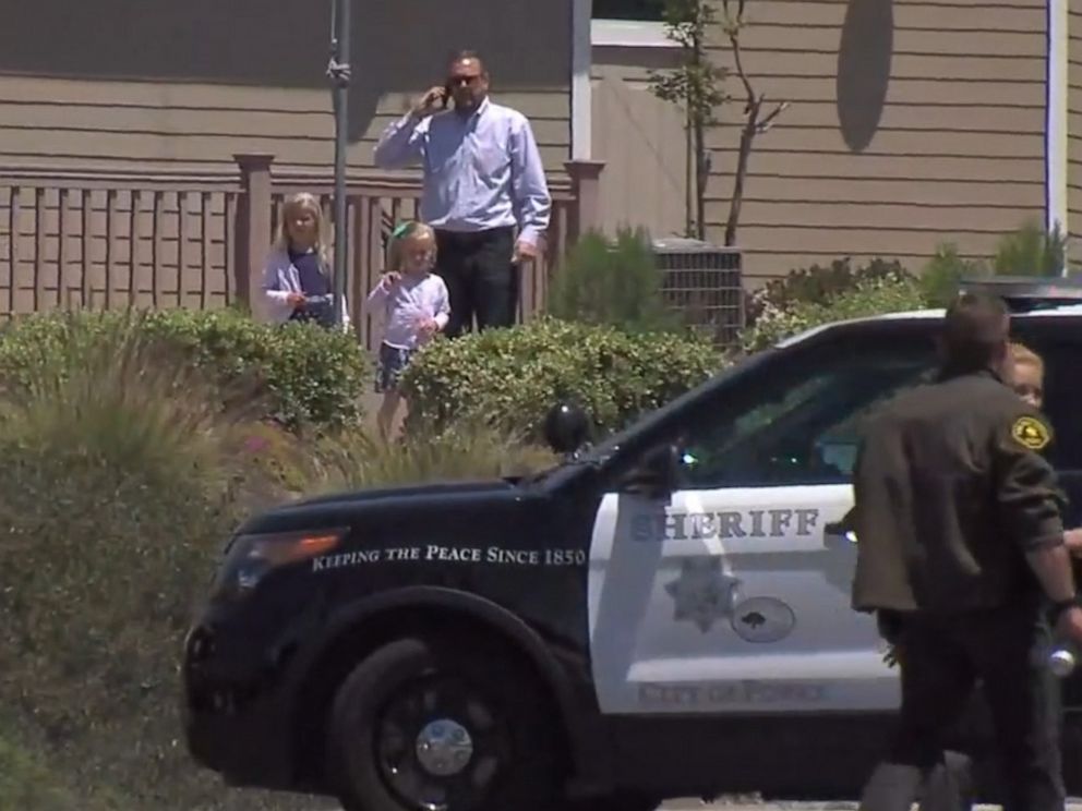 4 injured in shooting at San Diego synagogue during Passover celebration: Police Shooting-1-abc-er-190427_hpMain_4x3_992