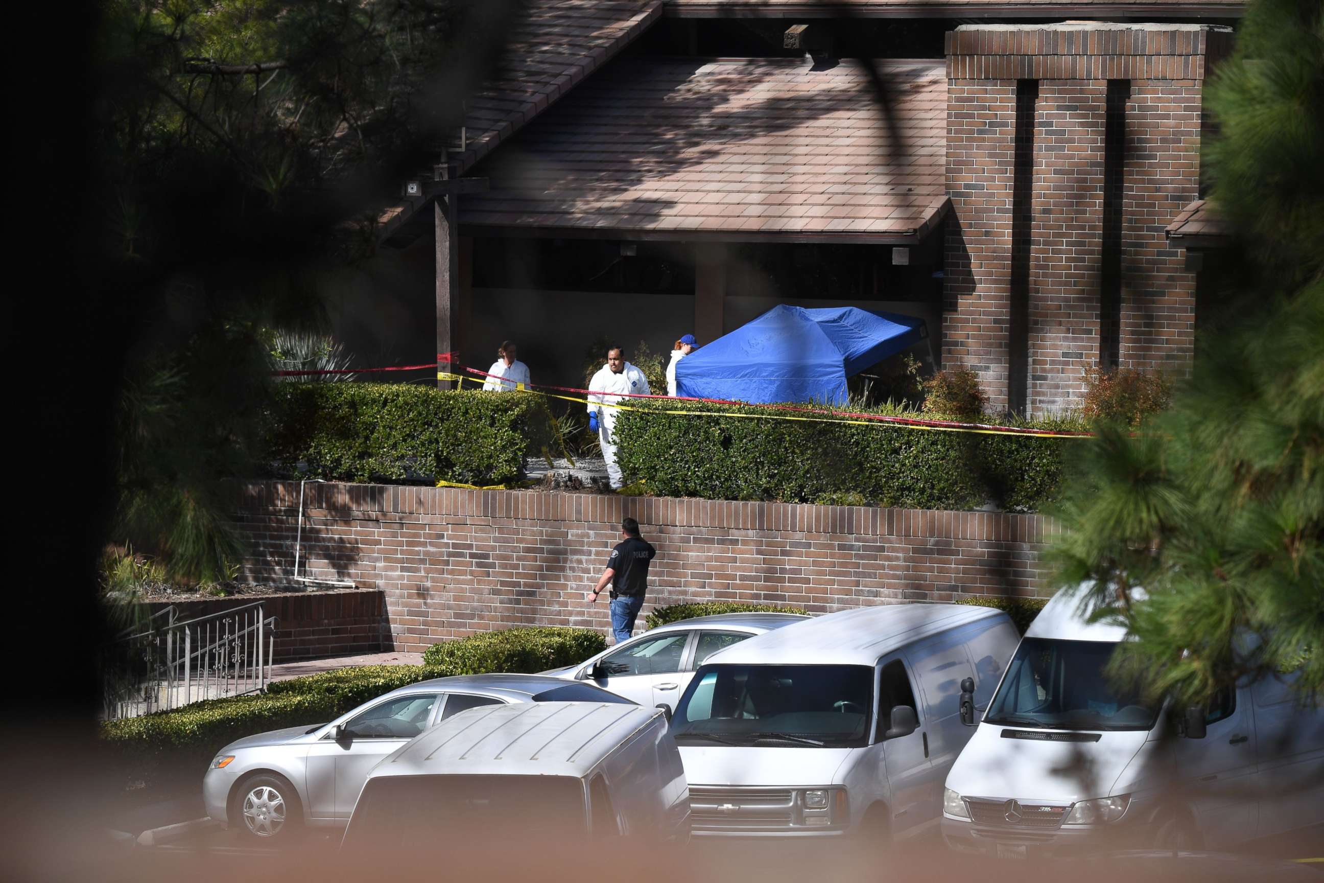 PHOTO: Investigators work at the scene of a mass shooting at the Borderline Bar & Grill in Thousand Oaks, Calif., November 8, 2018. 