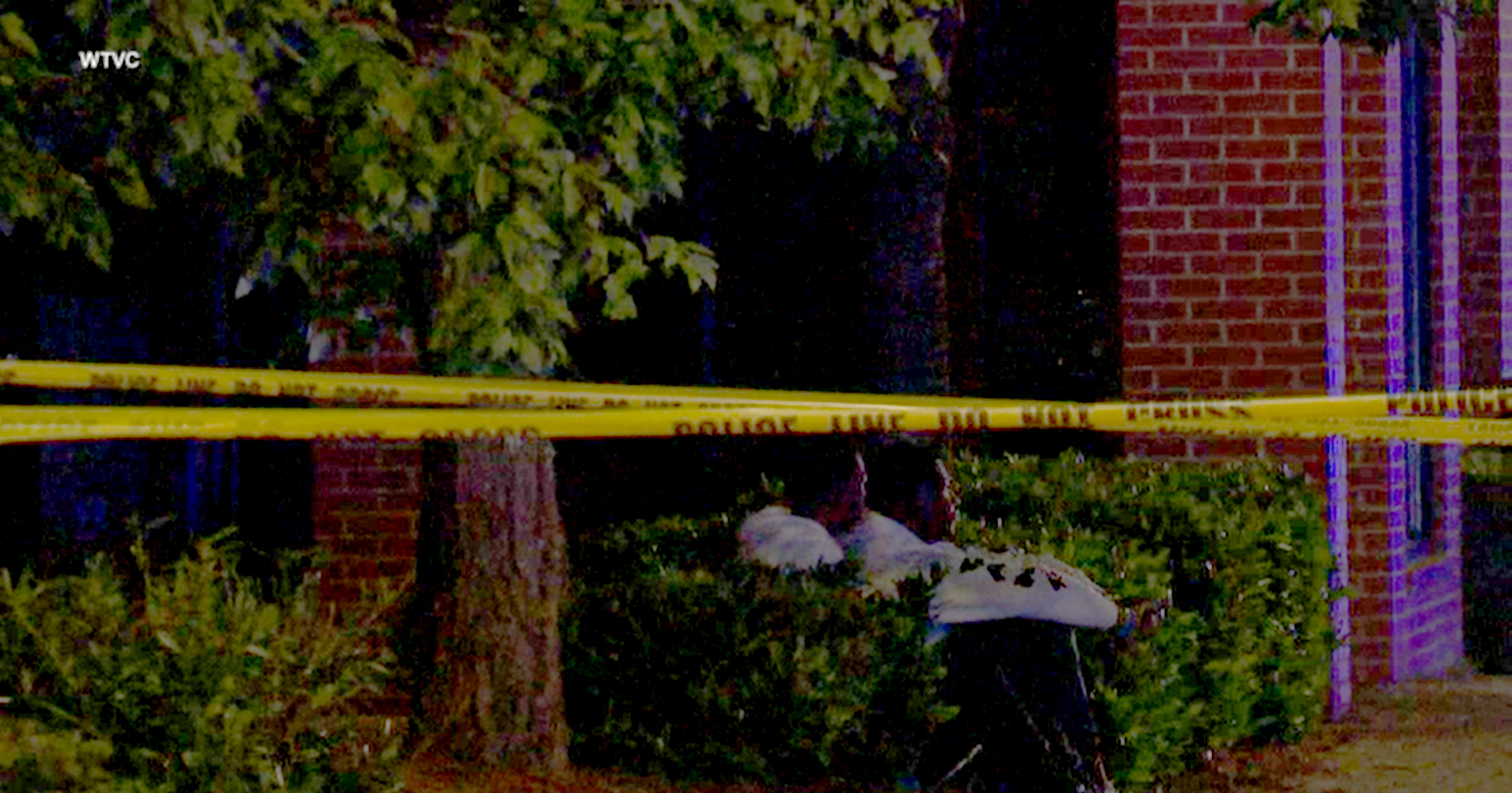 PHOTO: Police respond to the scene of a shooting incident in downtown Chattanooga, Tenn., May 28, 2022.