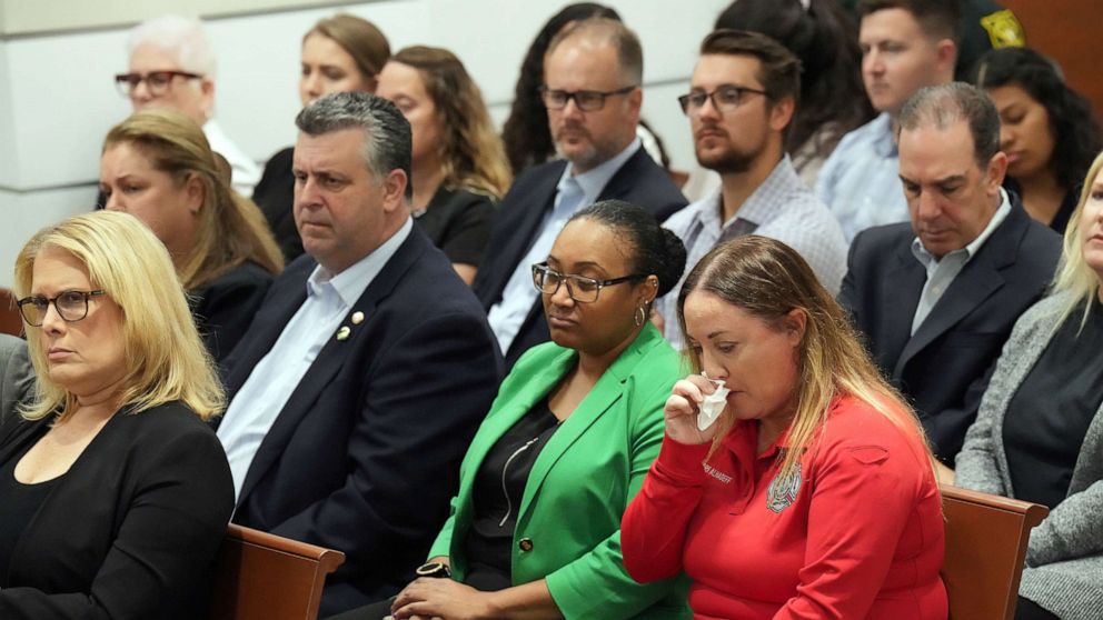 PHOTO: Lori Alhadeff cries as Assistant State Attorney Mike Satz details the killings in his closing arguments in the penalty phase of Nikolas Cruz at the Broward County Courthouse in Fort Lauderdale, Fla., Oct. 11, 2022.