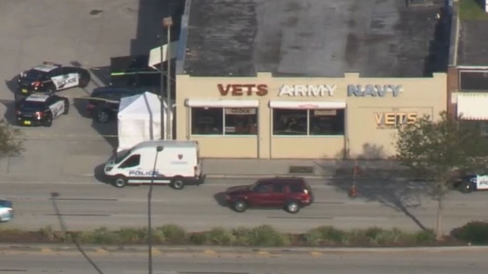 PHOTO: Police at the scene of a shooting at the Vets Army Navy Surplus store in Lakeland, Fla., Oct. 3, 2018.