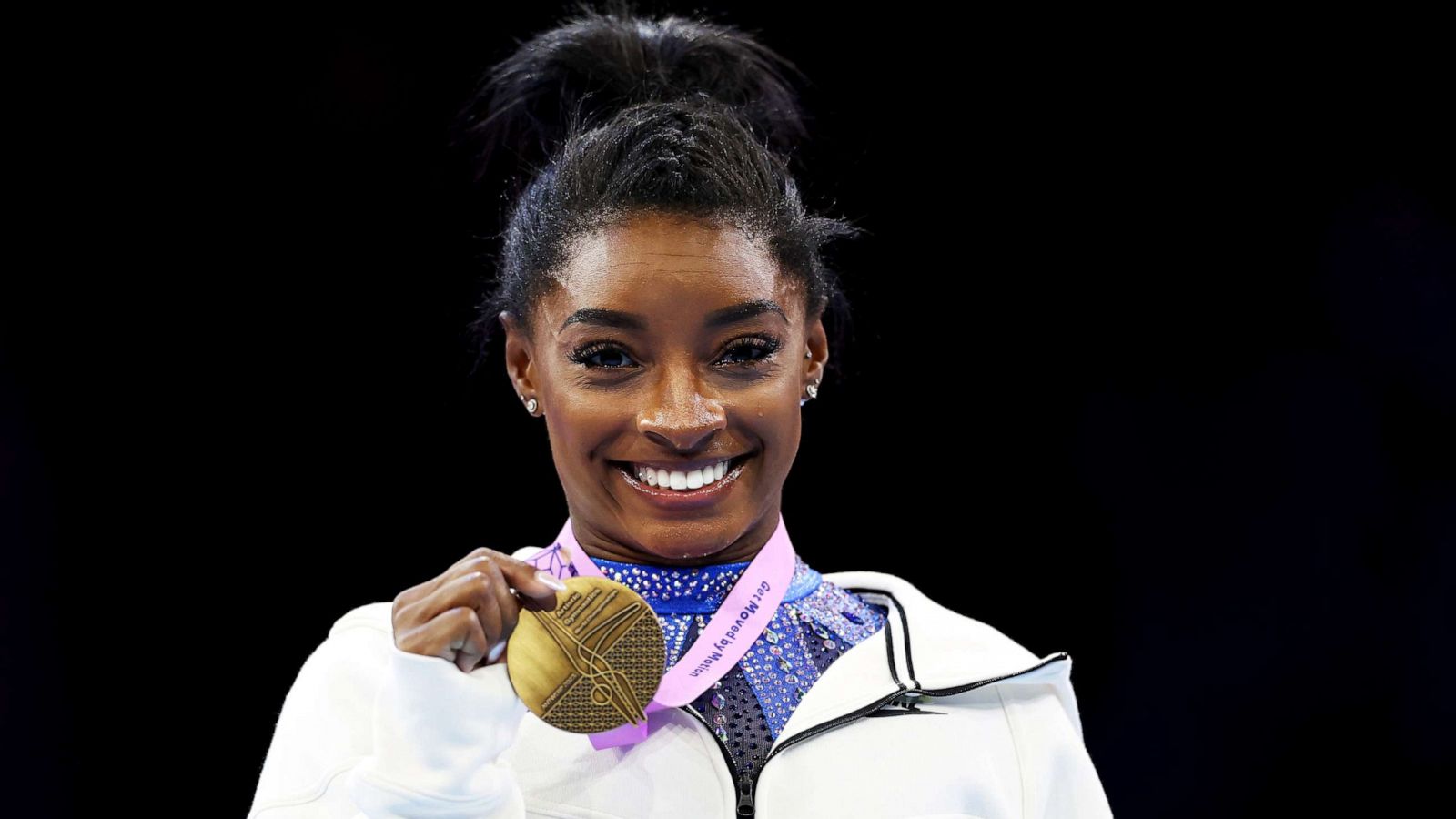 Simone Biles wins 6th world title, becomes most decorated gymnast in  history - ABC News