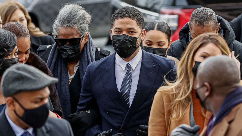 PHOTO: Jussie Smollett, center, arrives at the Leighton Criminal Court Building for the beginning of his trial on new disorderly conduct charges, Nov. 29 2021, in Chicago.