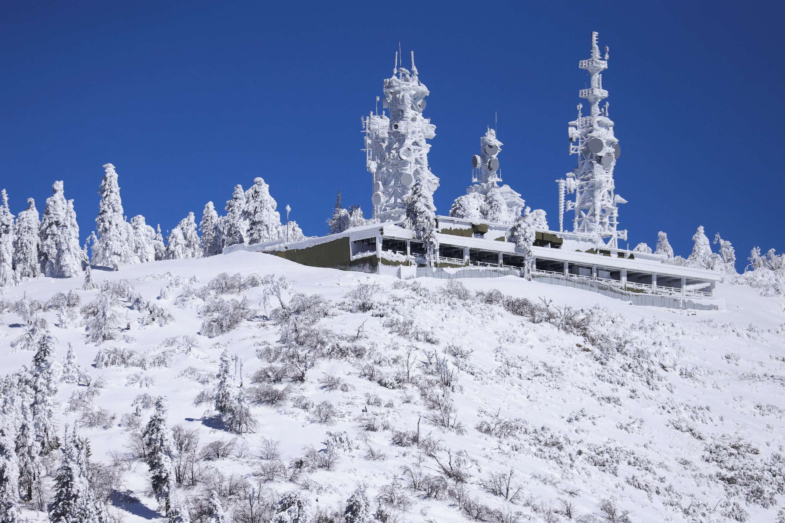 PHOTO: Ice covers communication towers as massive amounts of snow trap residents of mountain towns in San Bernadino County, Crestline, Calif., March 2, 2023.