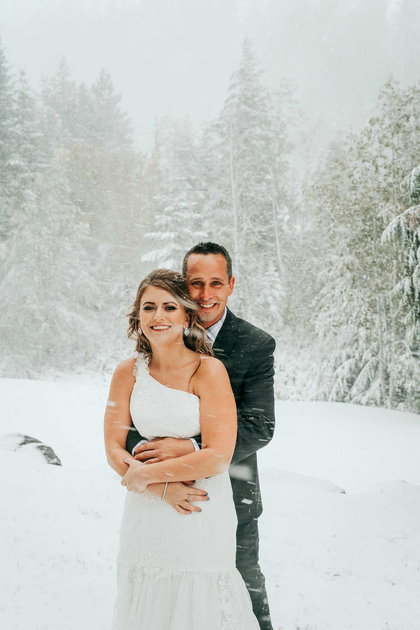 PHOTO: A bride and groom expecting fall foliage as the background of their wedding day were greeted by a snowstorm in Mount Spokane, Wash., Sept. 28, 2019.