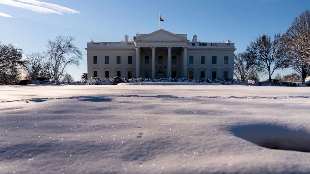 PHOTO: Snow covers the ground outside the White House in Washington, Jan. 4, 2022.
