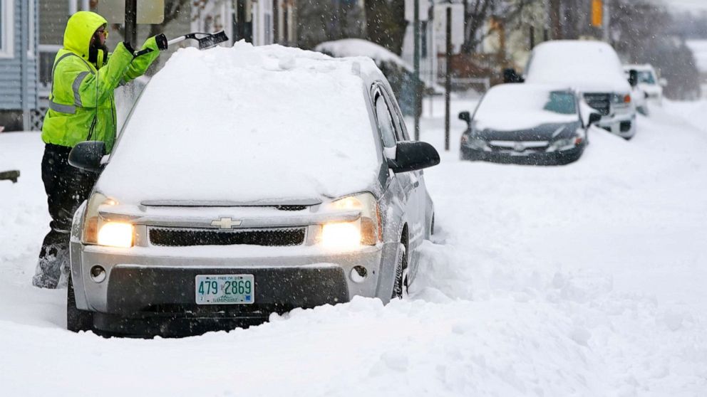 PHOTO: A man clears snow from his car, Dec. 17, 2020, in Manchester, N.H.