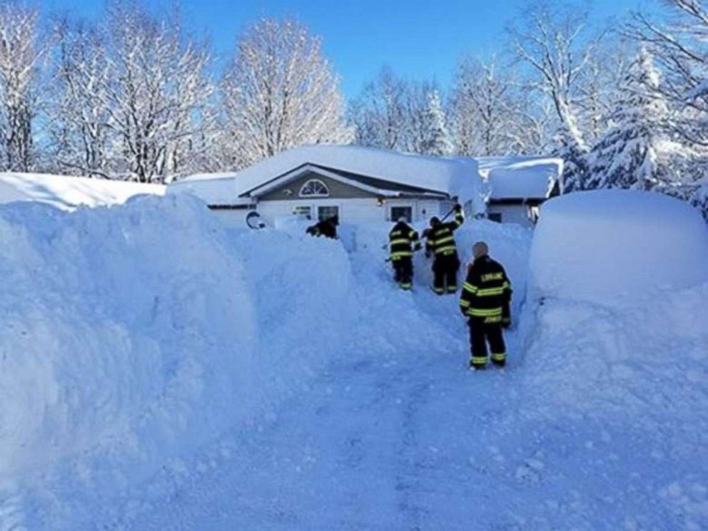 PHOTO: A resident was trapped in her home after over 6 feet of snow fell in the Lorraine, New York, area, Dec. 27, 2017.
