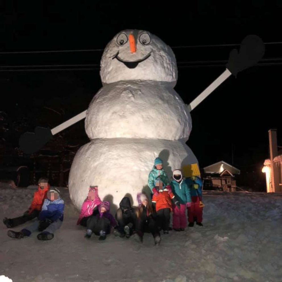 PHOTO: Neighborhood kids in Vermontville, N.Y. cozy up to Franklin, an 18-foot snowman in need of a really long scarf. 