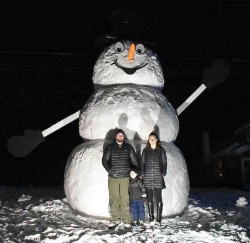 PHOTO: Pat and Amy McCormick, their son Elliott, and Franklin, an 18-foot snowman.