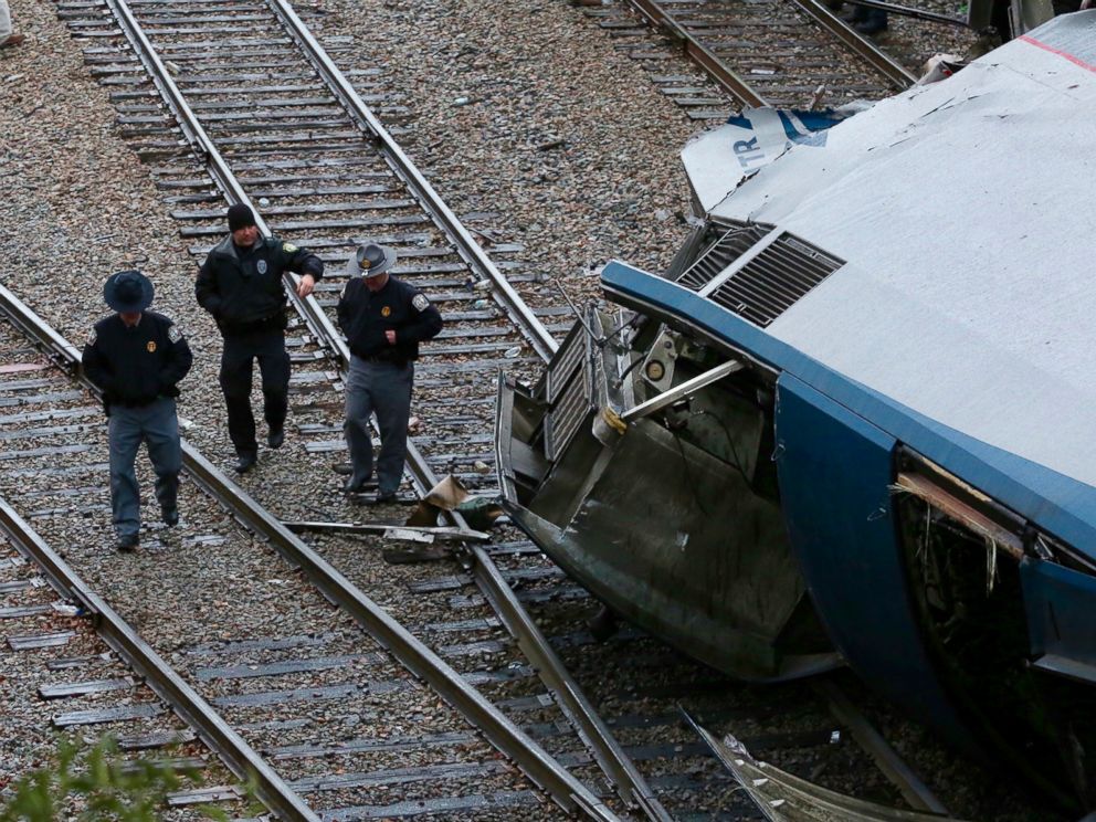 PHOTO: Authorities investigate the scene of a fatal Amtrak train crash in Cayce, S.C., Feb. 4, 2018.