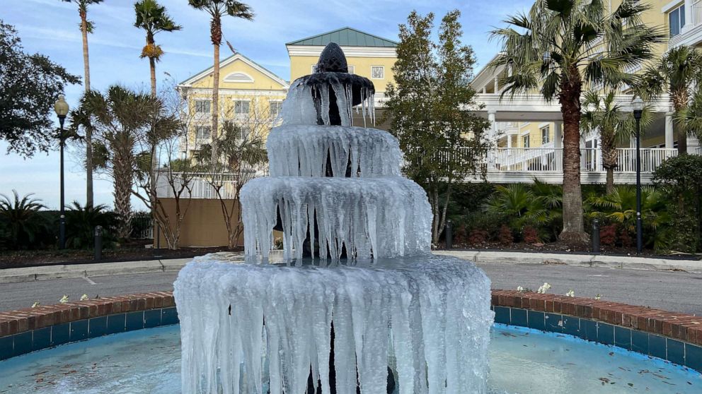 Photo: Ice adorns a fountain in Charleston, South Carolina, December 24, 2022. High temperatures are expected to reach 32 degrees Fahrenheit.