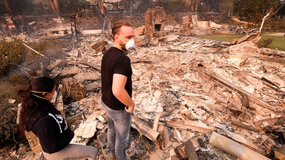 PHOTO: Alexander Tobolsky and his girlfriend Dina Arias return to his home where burned out by the fire in Malibu, Calif., Nov. 10, 2018.