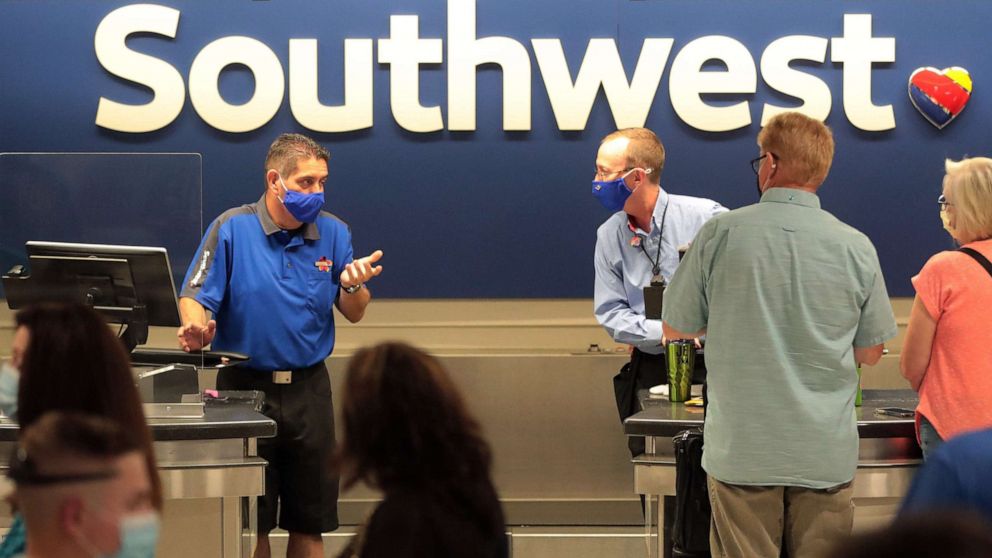 PHOTO: Southwest Airlines employees help customers at Phoenix Sky Harbor Airport on June 15, 2021, in Phoenix during an incident when the airlines experienced network connectivity issues which resulted in 500 flights canceled nationwide.