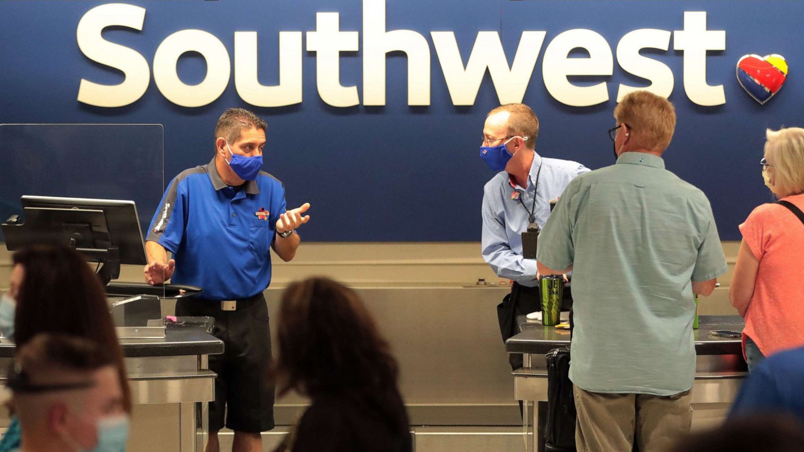 PHOTO: Southwest Airlines employees help customers at Phoenix Sky Harbor Airport on June 15, 2021, in Phoenix during an incident when the airlines experienced network connectivity issues which resulted in 500 flights canceled nationwide.