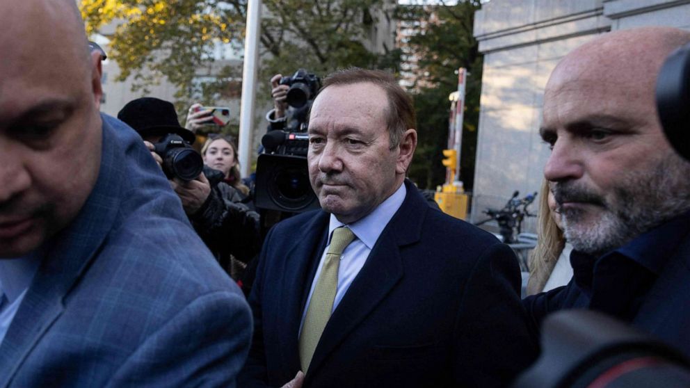 PHOTO: Actor Kevin Spacey leaves United Sates District Court for the Southern District of New York on Oct. 20, 2022, in New York City.
