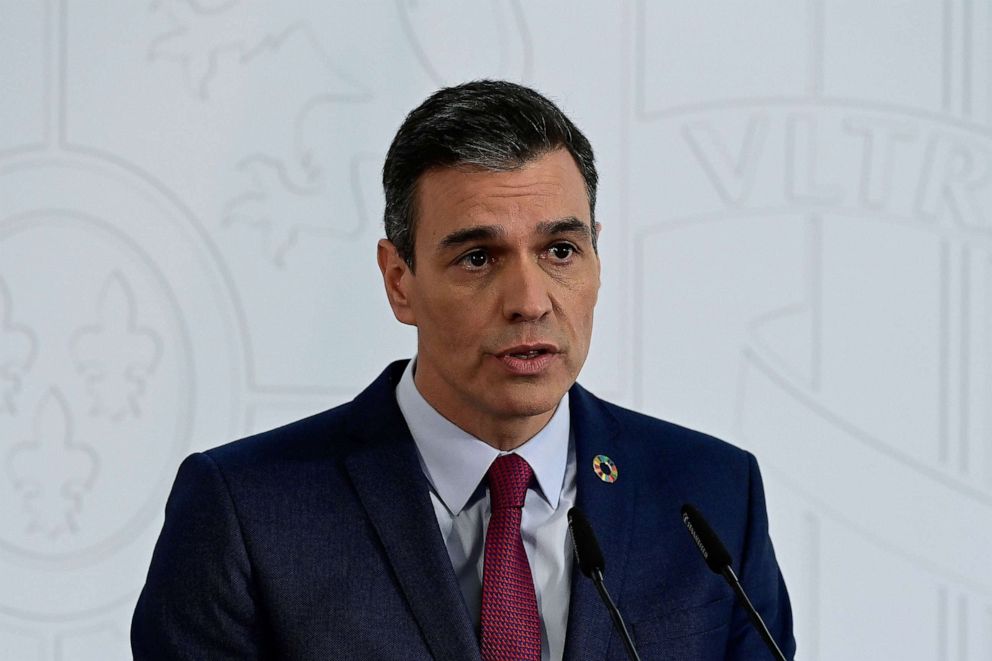 PHOTO: Spanish Prime Minister Pedro Sanchez speaks during a news conference, amid the coronavirus disease (COVID-19) pandemic, at Moncloa Palace, in Madrid, Dec. 29, 2020. 