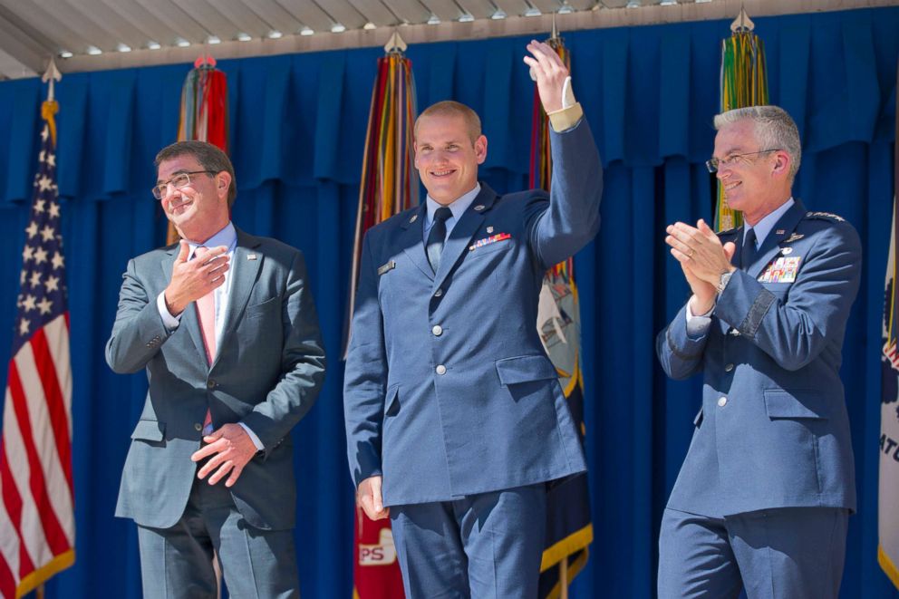 PHOTO: Defense Secretary Ash Carter gestures towards Airman 1st Class Spencer Stone, center, before receiving the Airman's Medal and Purple Heart medal during a ceremony  at the Pentagon, Sept. 17, 2015.