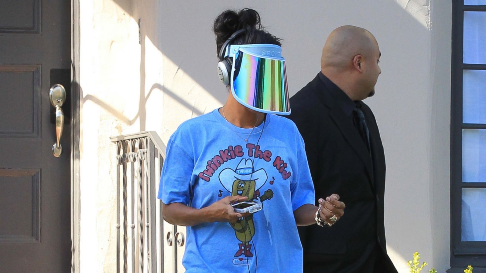 V. Stiviano Says Visor Made It 'Easier to Mask the Pain' - ABC News