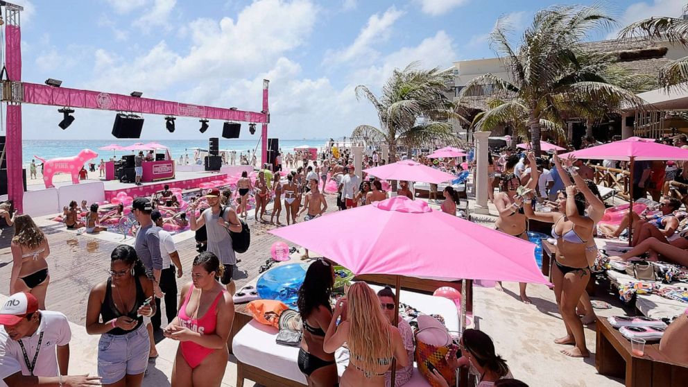 Texas advises against traveling to Mexico during spring break