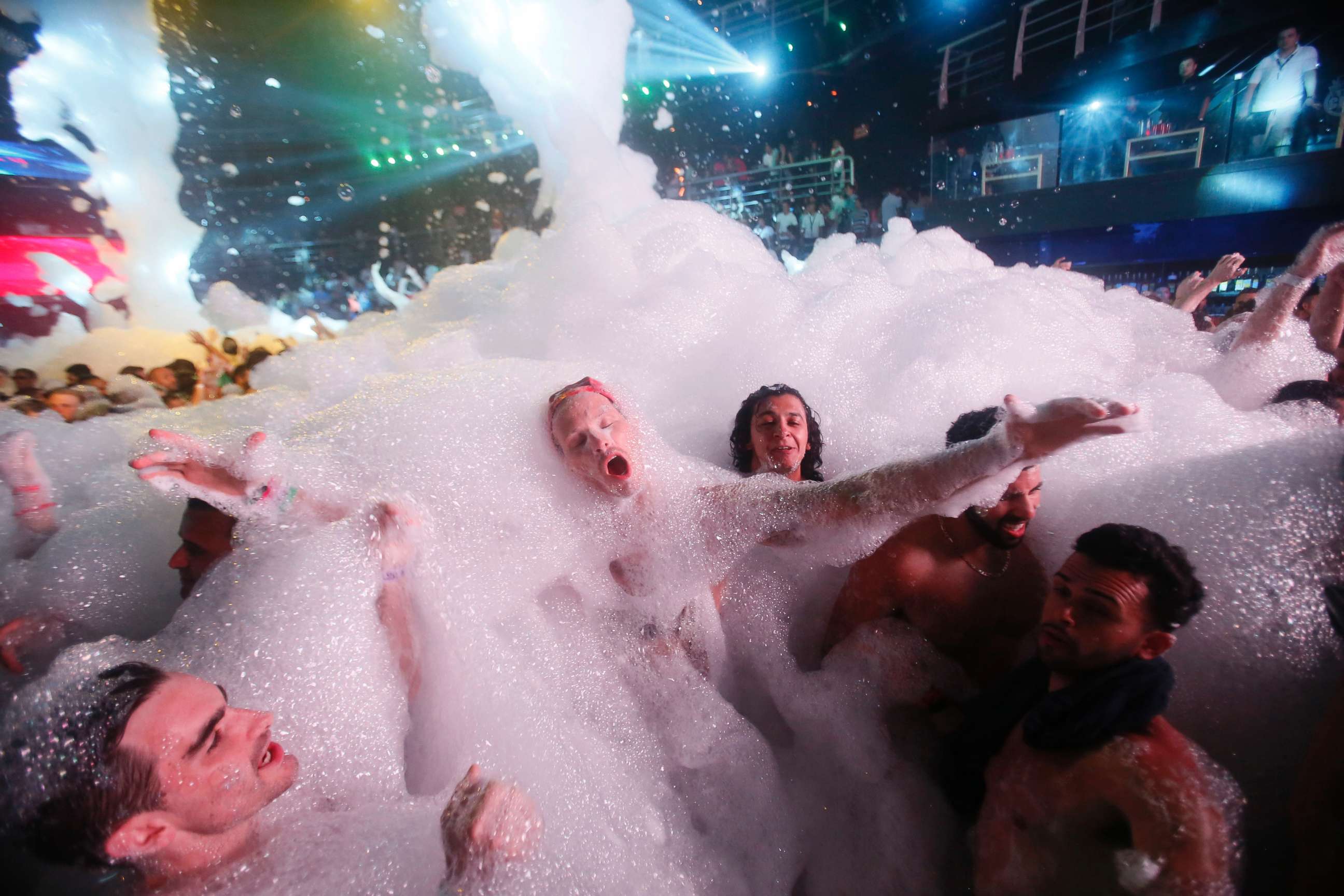 PHOTO: Partygoers dance in foam at a nightclub in the Caribbean resort city of Cancun, Mexico, March 16, 2015.