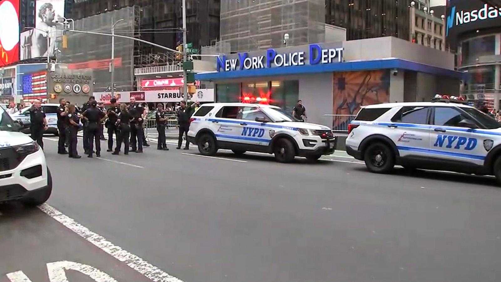 1 dead after stabbing in Times Square, suspect fatally shot by police: Authorities
