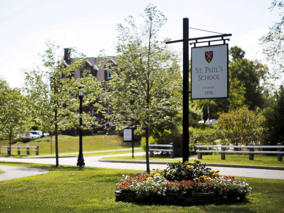 PHOTO: A sign marks the entrance to St. Pauls School in Concord, N.H., Aug. 20, 2015.