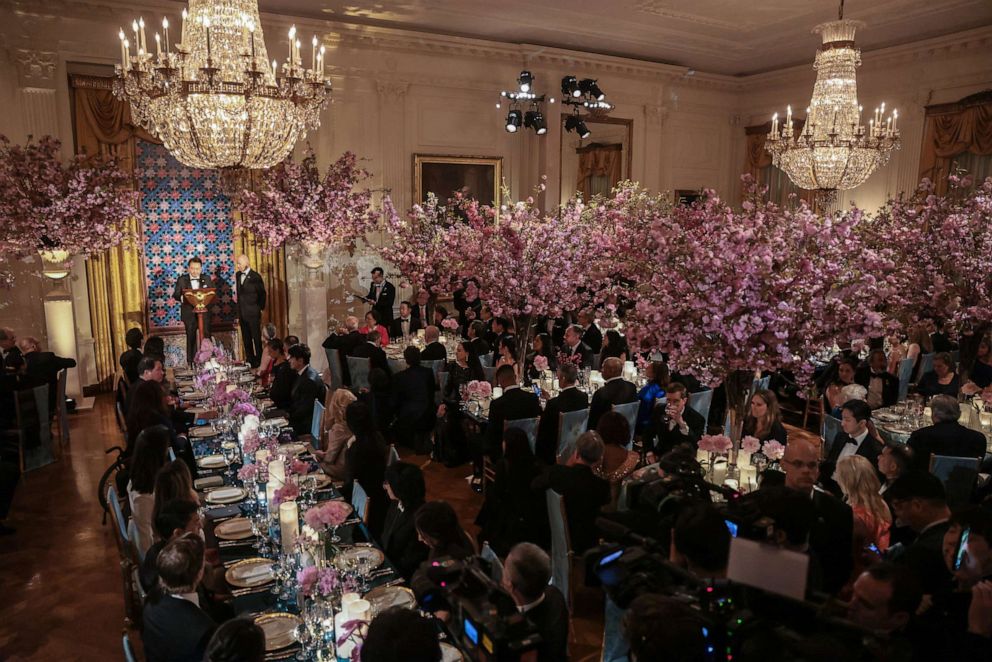State dinner surprise South Korean president sings 'American Pie