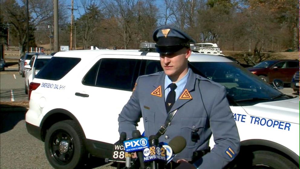 PHOTO: N.J. state trooper Robert Meyer run out of his home with no shoes to save a choking infant.