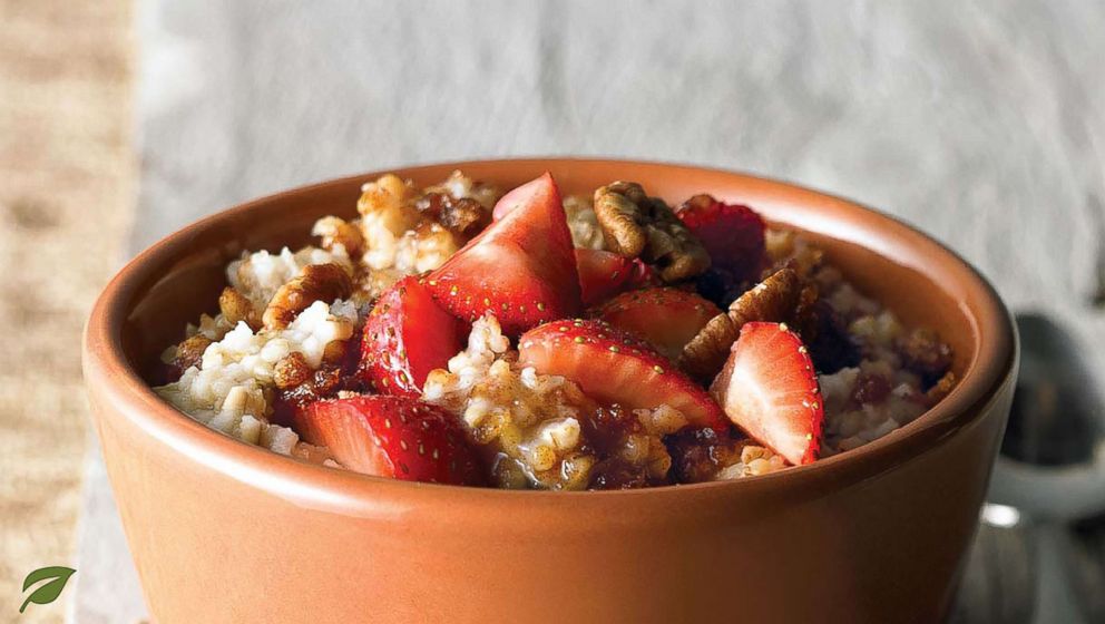 PHOTO: Panera Bread's Steel Cut oatmeal with Strawberries and Pecans