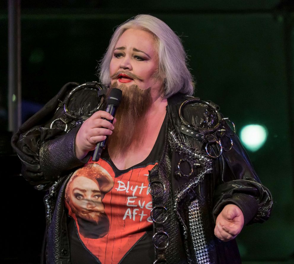 PHOTO: American mezzo-soprano Stephanie Blythe performs in drag as Blythely Oratonio at Lincoln Center's "American Songbook" festival.