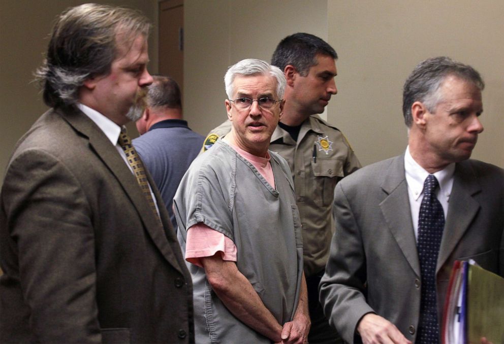 PHOTO: Charles and Judy Cox, the parents of Susan Powell, enter a courtroom in Salt Lake City, July 8, 2014.