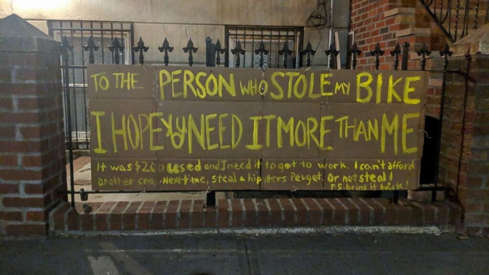 PHOTO: Amanda Needham posted a sign outside her Brooklyn home when her bicycle was stolen.