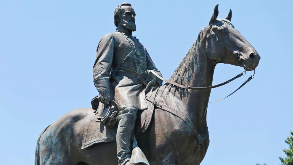 The statue of Confederate Gen. Stonewall Jackson on Monument Avenue in Richmond, Va., June 28, 2017. Two men who identify themselves as the great-great-grandsons of Stonewall Jackson are calling for the removal of the statue of the Confederate general in Virginia's capital city. 