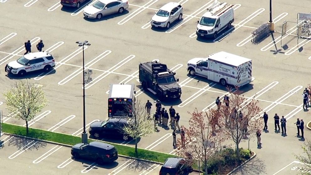 PHOTO: Police respond to the scene of a shooting at a Stop & Shop supermarket in West Hempstead, N.Y., April 20, 2021.
