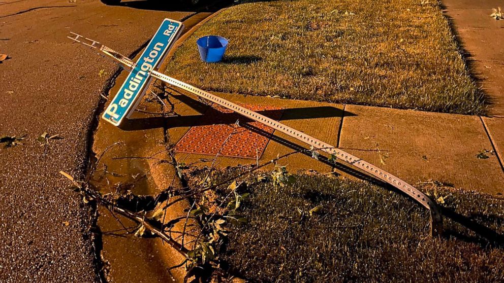 5 hospitalized after tornado rips through Chicago suburb: 'Like a bomb went off'