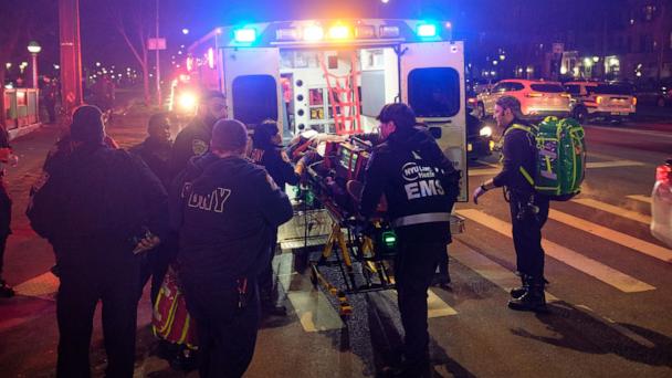 Man fatally shot on Brooklyn subway while trying to break up fight ...