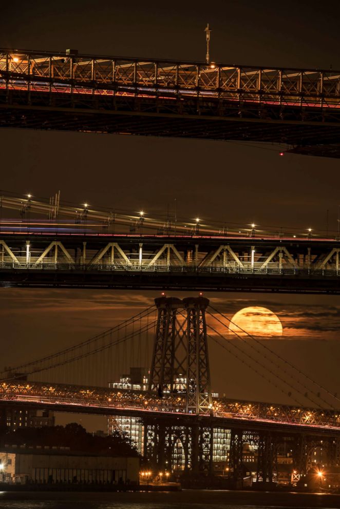 PHOTO: A super moon on Nov. 14, 2016 was photographed through three bridges in Manhattan.