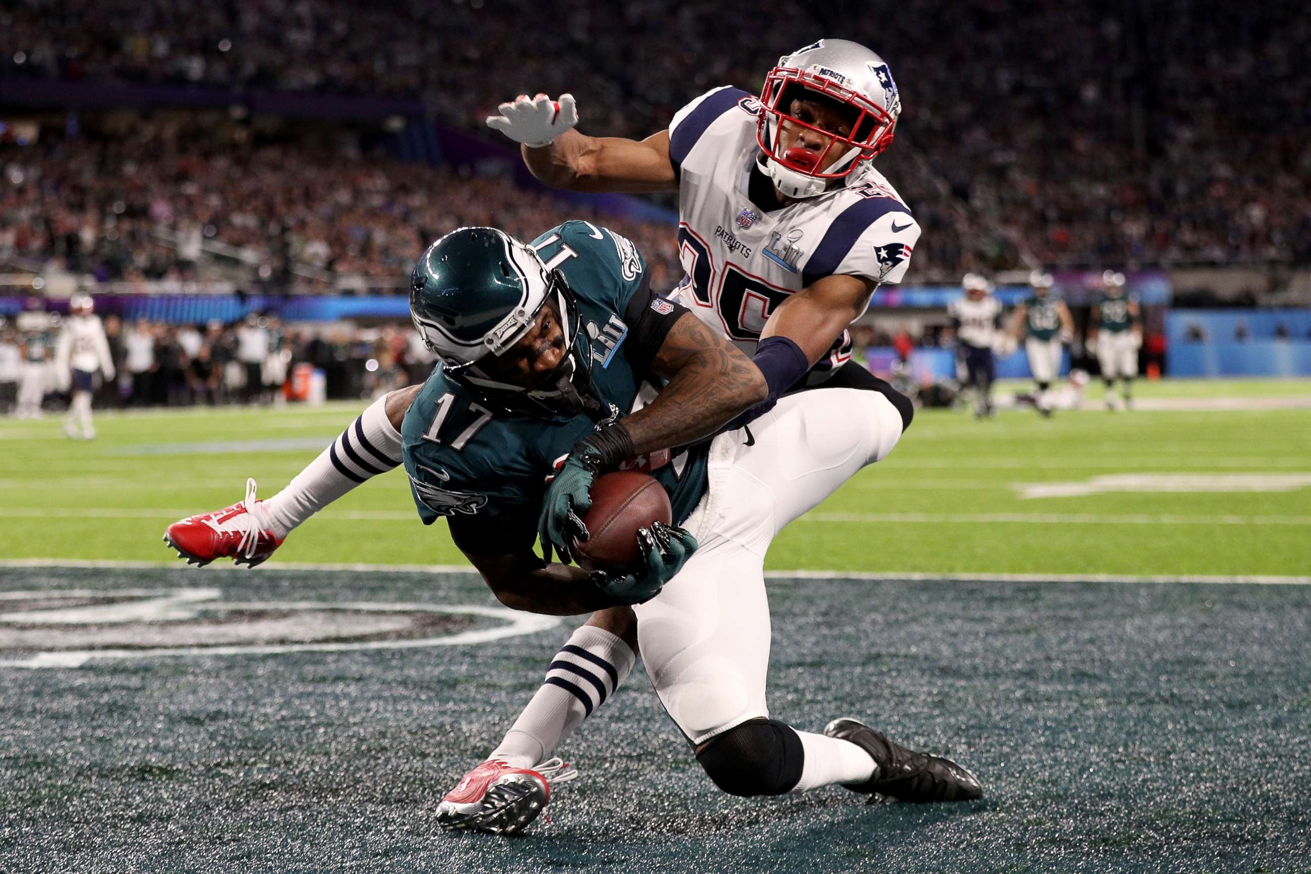 PHOTO: Alshon Jeffery, 17, of the Philadelphia Eagles catches a 34 yard pass, over Eric Rowe, 25, of the New England Patriots, for a touchdown during the first quarter in Super Bowl LII at U.S. Bank Stadium on Feb. 4, 2018 in Minneapolis.