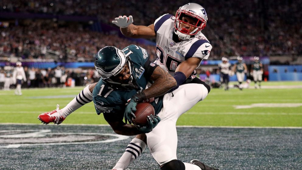 PHOTO: Alshon Jeffery, 17, of the Philadelphia Eagles catches a 34 yard pass, over Eric Rowe, 25, of the New England Patriots, for a touchdown during the first quarter in Super Bowl LII at U.S. Bank Stadium on Feb. 4, 2018 in Minneapolis.