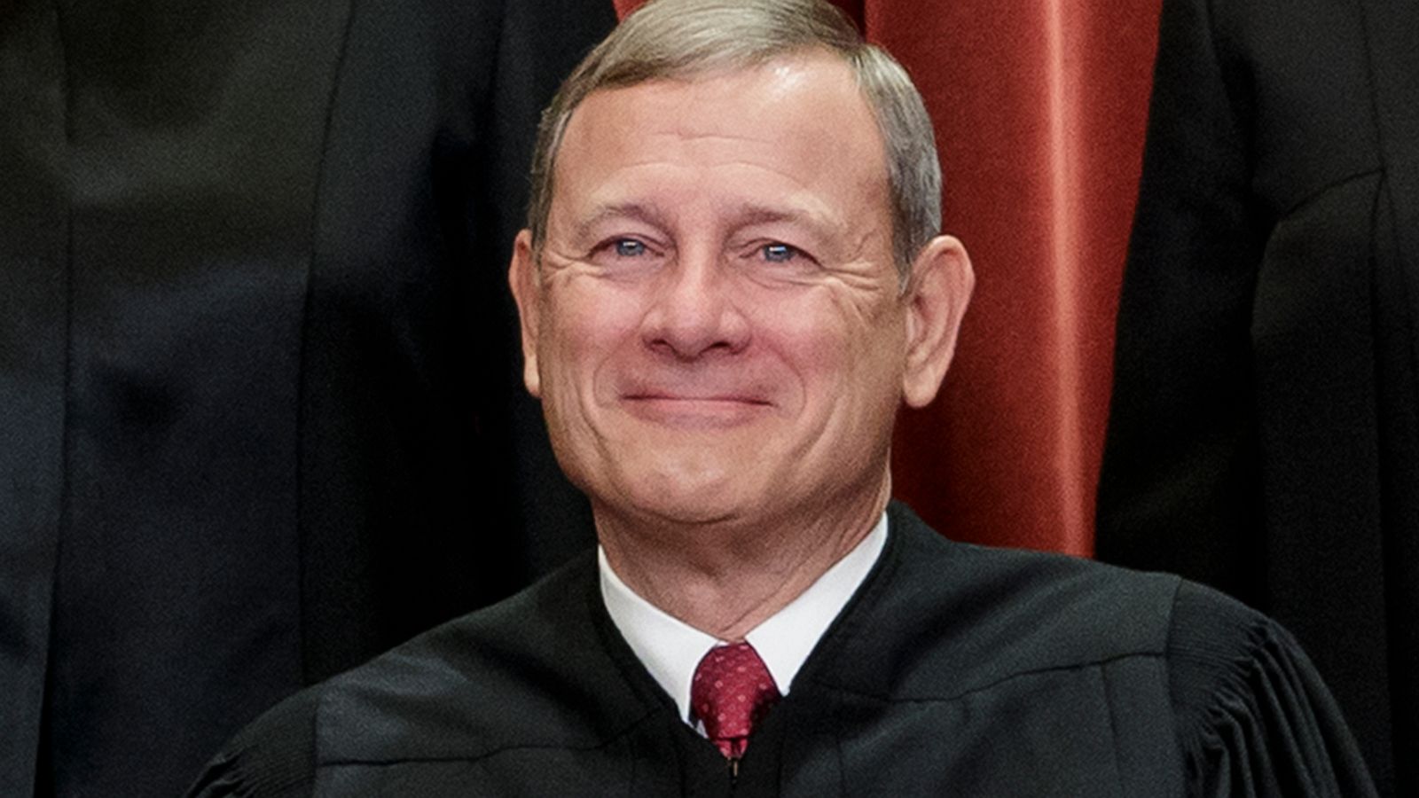 Chief Justice John Roberts straddles Supreme Court's left and right