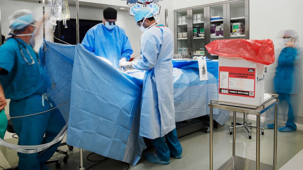 PHOTO: Medical team preparing for organ transplant.