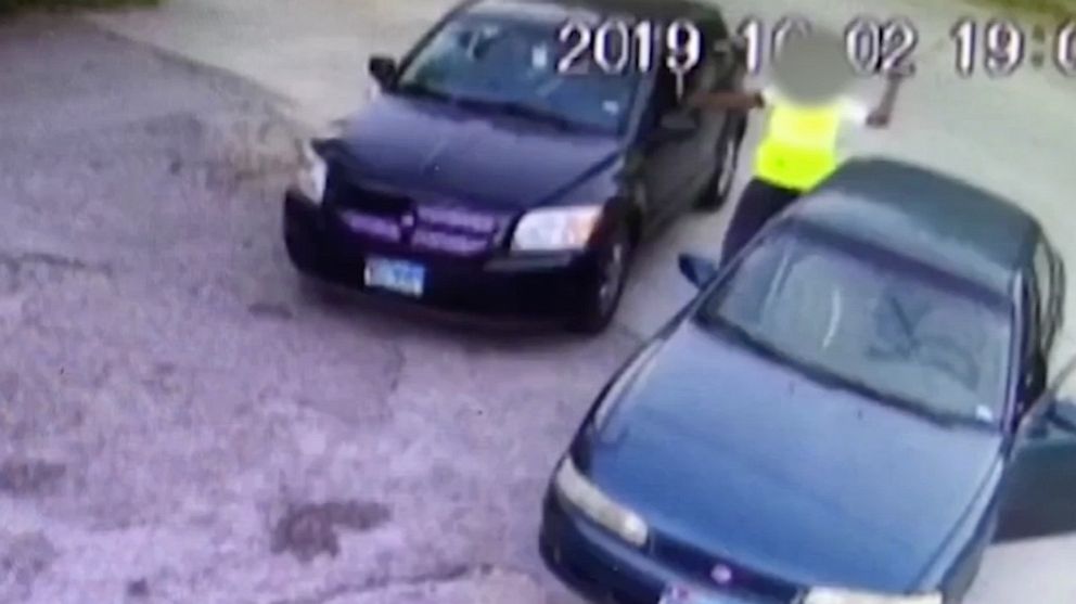 Man smashes car windows with tire iron in liquor store attack after ...