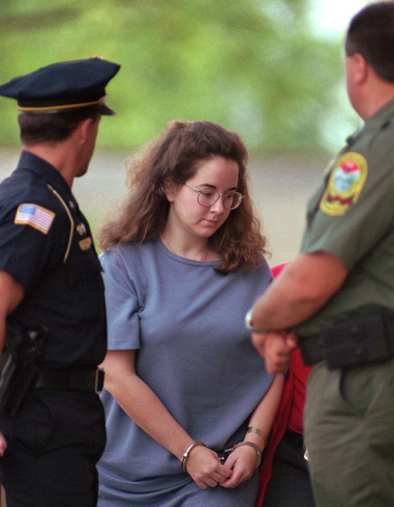 PHOTO: Susan Smith is escorted into the Union County Courthouse in Union, SC., on July 27, 1995.