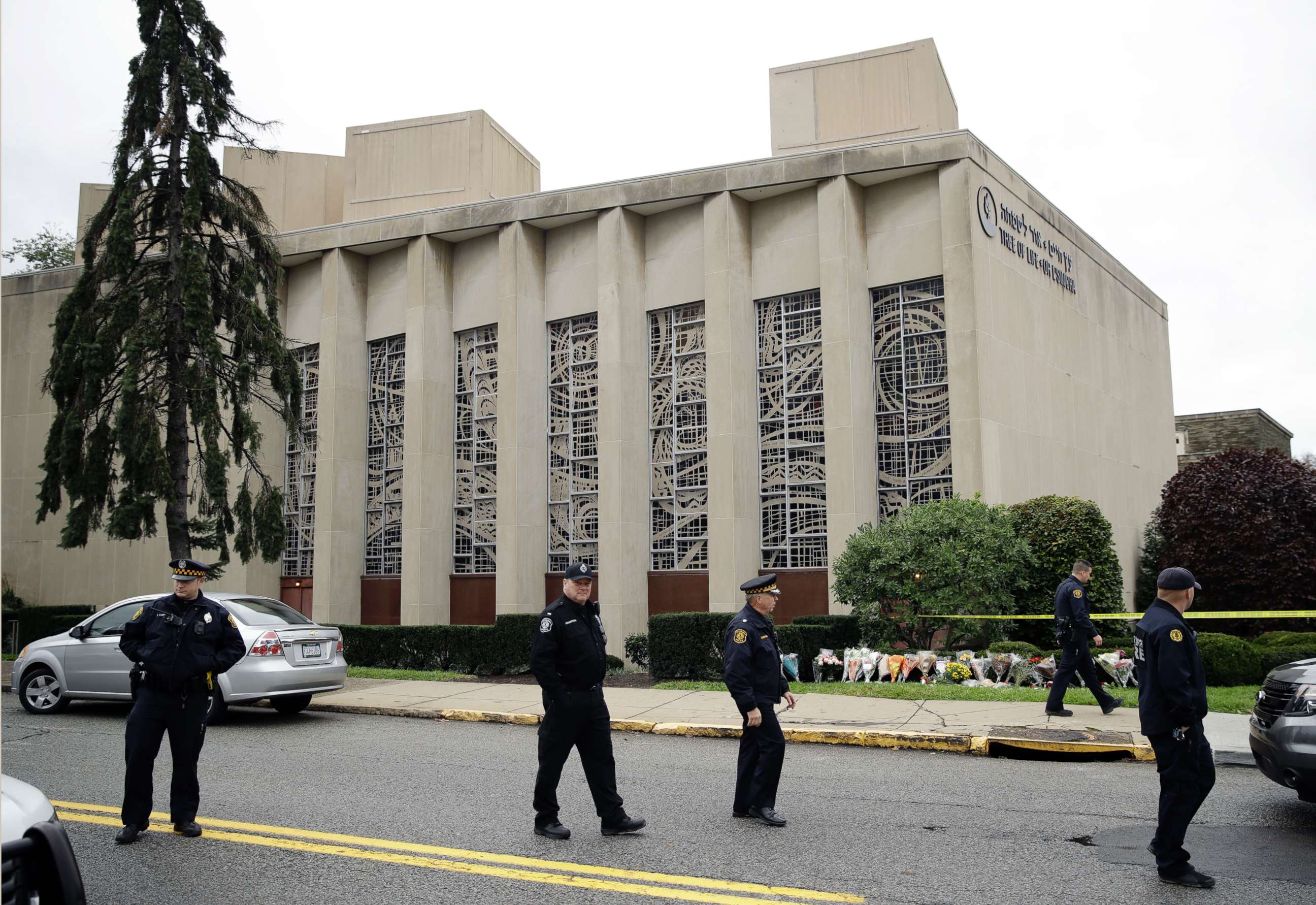 PHOTO: Law enforcement are positioned outside the Tree of Life Synagogue in Pittsburgh, Oct. 28, 2018.