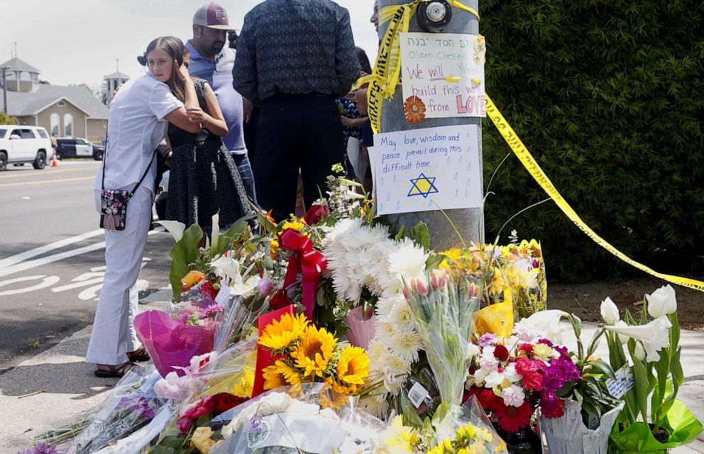 PHOTO: Mourners and well wishers leave flowers and signs at a make-shift memorial across the street from the Chabad of Poway Synagogue, April 28, 2019 in Poway, Calif., one day after a gunman opened fire, killing one person and injuring three others.