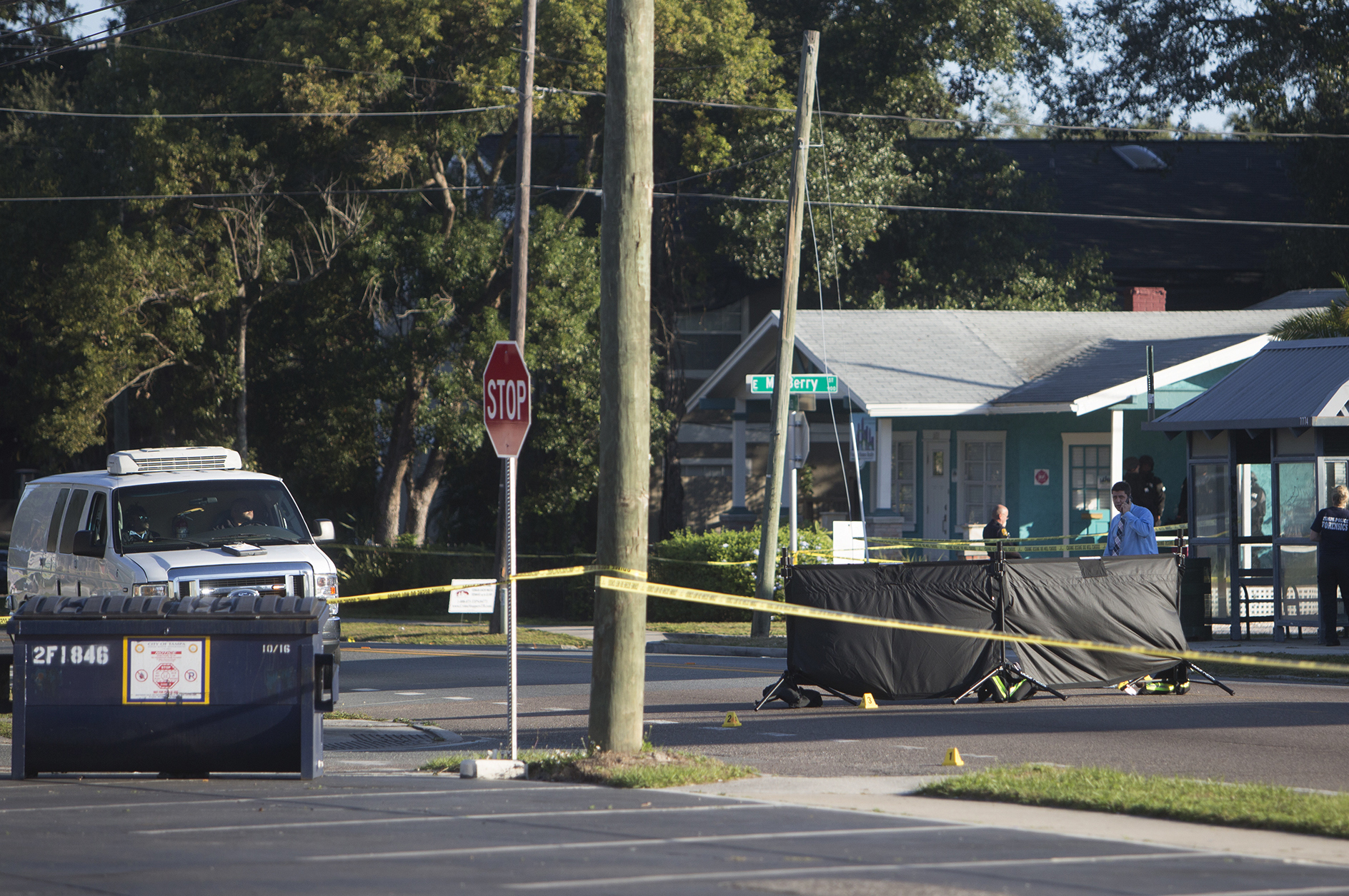PHOTO: Law enforcement agents investigate a fatal shooting in the Seminole Heights neighborhood in Tampa, Fla., Nov. 14, 2017.