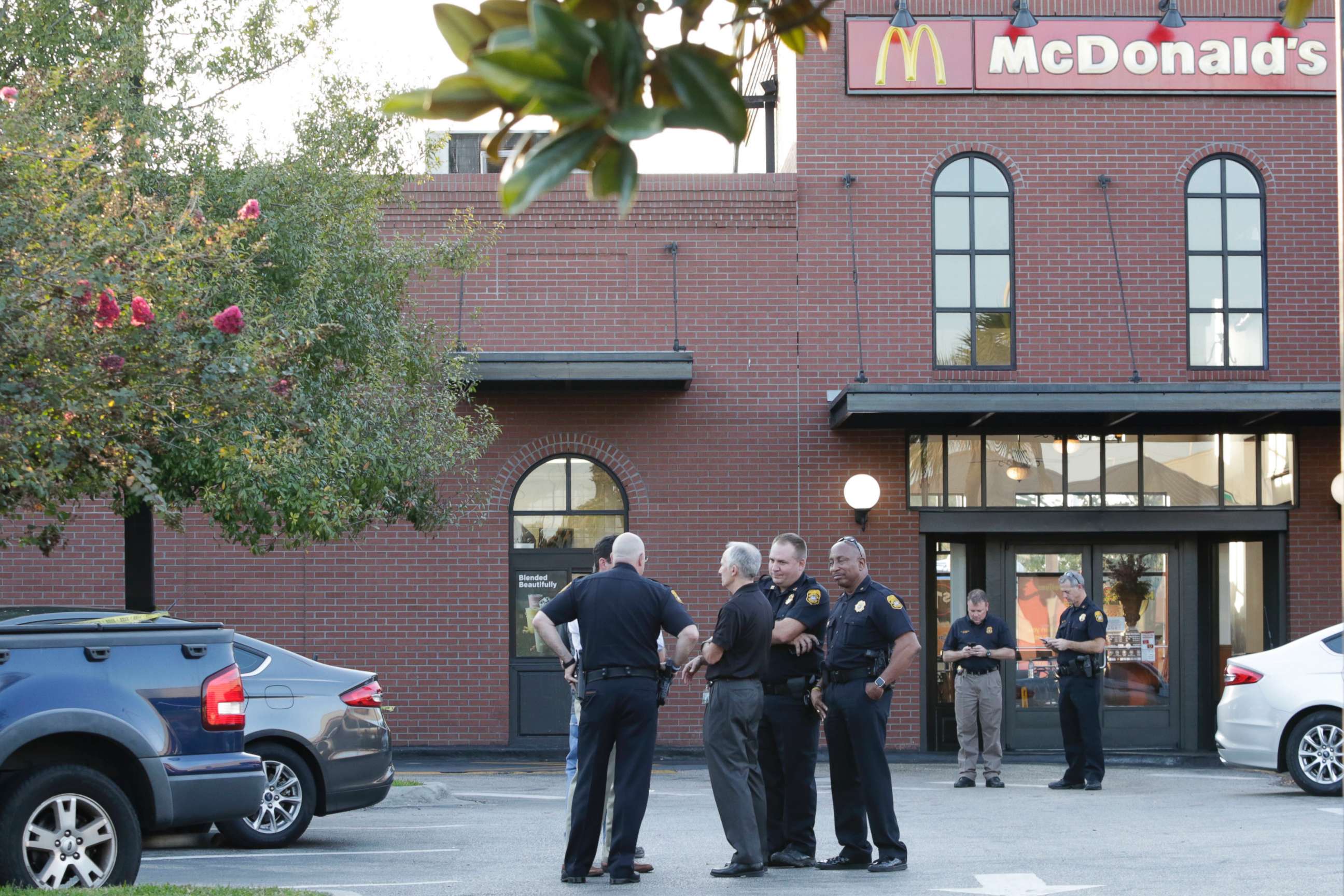 PHOTO: Police investigate at the scene following a lead of a man with a gun at a McDonald's in Ybor City in Tampa, Fla., Nov. 28, 2017.